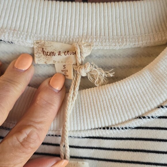 Hem & Thread Lightweight Sweatshirt top, Gold Buttons Black/ White, small, NWT - Picture 2 of 7